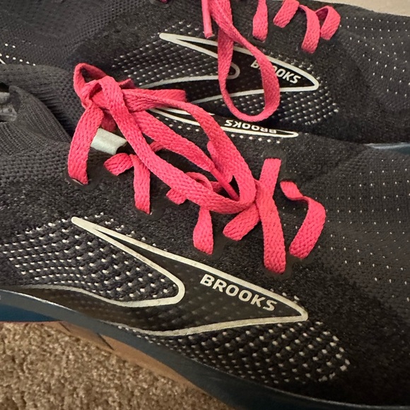 Brooks Women's Levitate StealthFit 5 - Picture 3 of 11